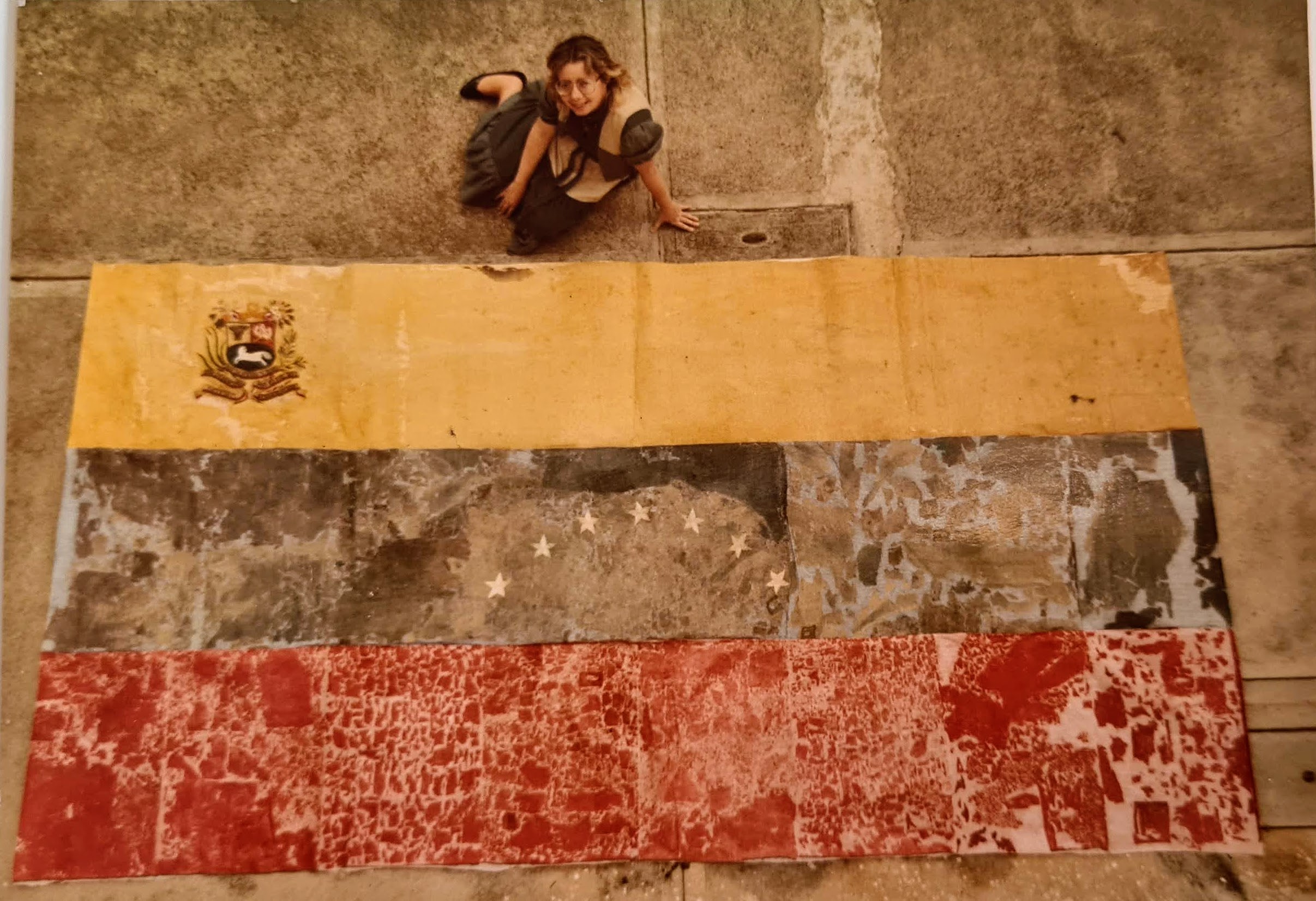 <span style="font-weight: 600">Bandiera che copri l’urna del Liberatore Simón Bolívar, nell’anno 1876.</span> Restauro Museo Bolivariano, anno 1982, Venezuela.