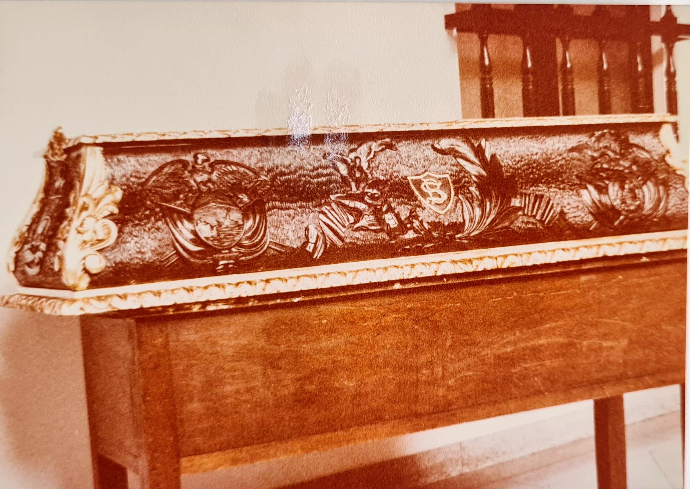 <span style="font-weight: 600">Restauro dell’urna in legno dove i resti del Liberatore Simón Bolívar sono stati portati da Santa Marta, Colombia nell'anno 1842 al Venezuela.<span style="font-weight: 600">Restauro Museo Simón Bolívar, anno 1982, Venezuela.