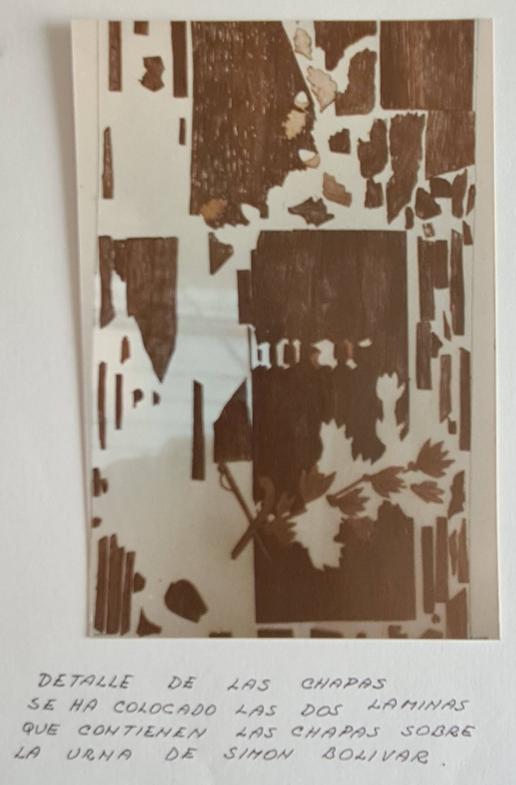 <span style="font-weight: 600">Impiallacciatura sopra l’urna del Liberatore</span> Restauro Museo Bolivariano, anno 1982, Venezuela.